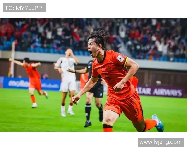 足球明星背后的故事与奋斗历程揭秘，展现他们不为人知的真实一面