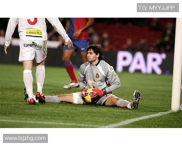 足球明星劈叉瞬间高清图片展示尽显运动魅力与技艺之美 足球明星劈叉瞬间高清图片展示尽显运动魅力与技艺之美